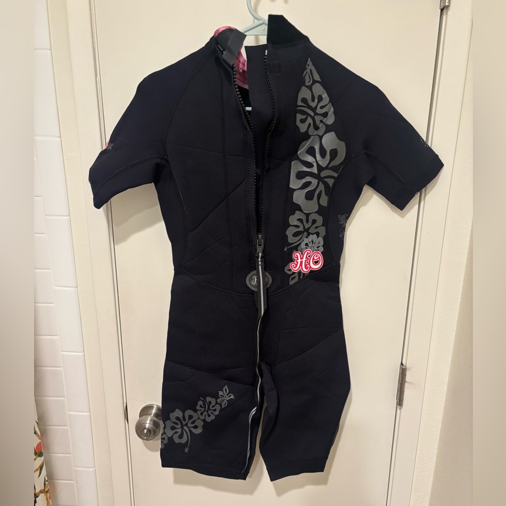Black and Pink Rashguard - Picture 2 of 5